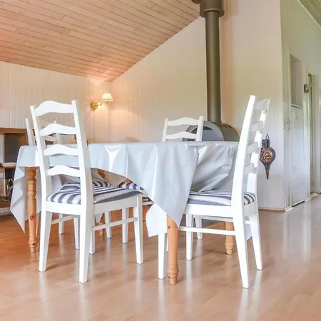 Nyaraló 3 Bedroom Cozy In *